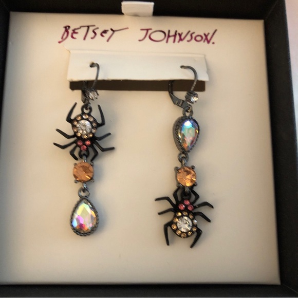 Betsey Johnson Hematite Tone Spider Mismatch Drop Earrings Crystal Accents NIB - Picture 4 of 10